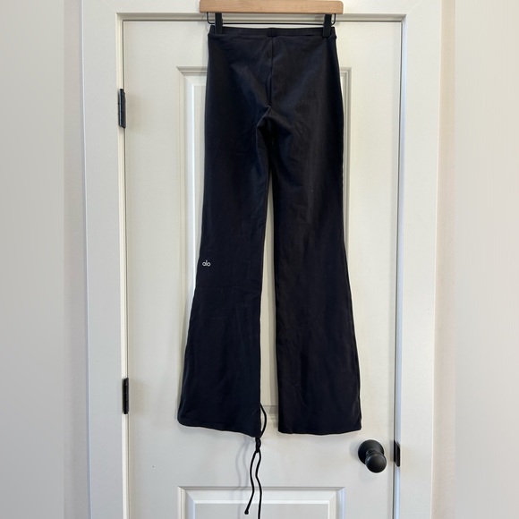 Alo Yoga Airbrush High Waist Cinch Flare Legging in Black - Picture 7 of 10